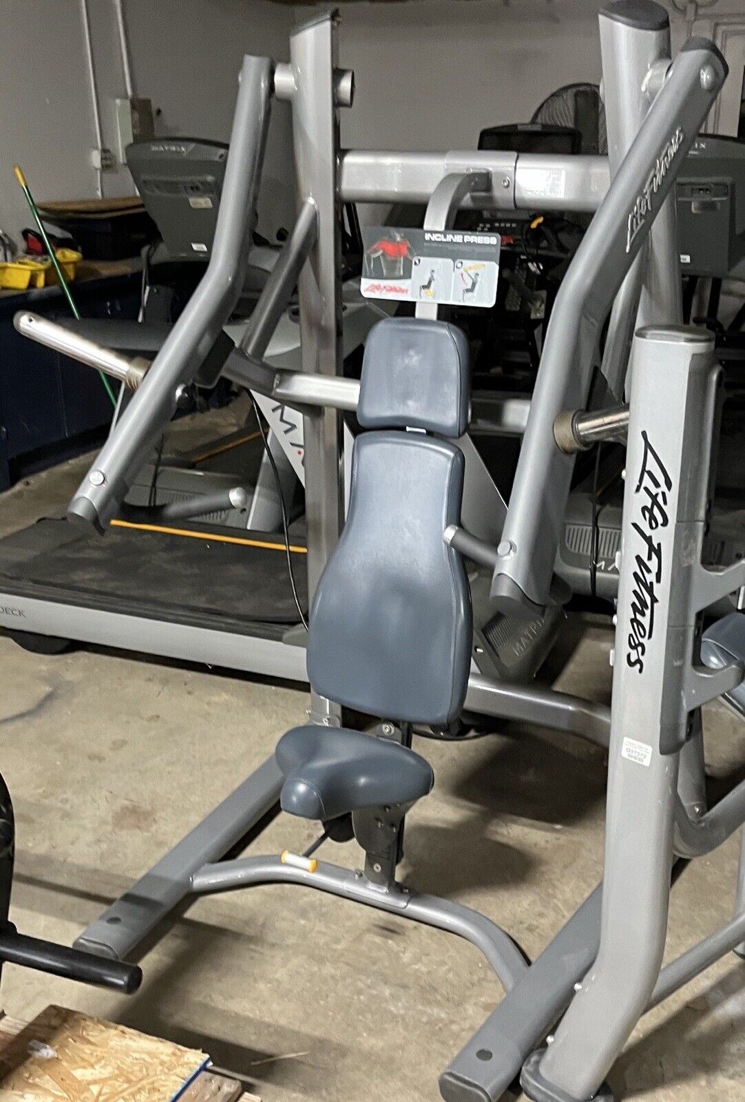 Life Fitness Signature Series Plate Load Incline Chest Press – BNB