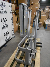 Load image into Gallery viewer, Cybex VR3 Row - Commercial Gym Equipment