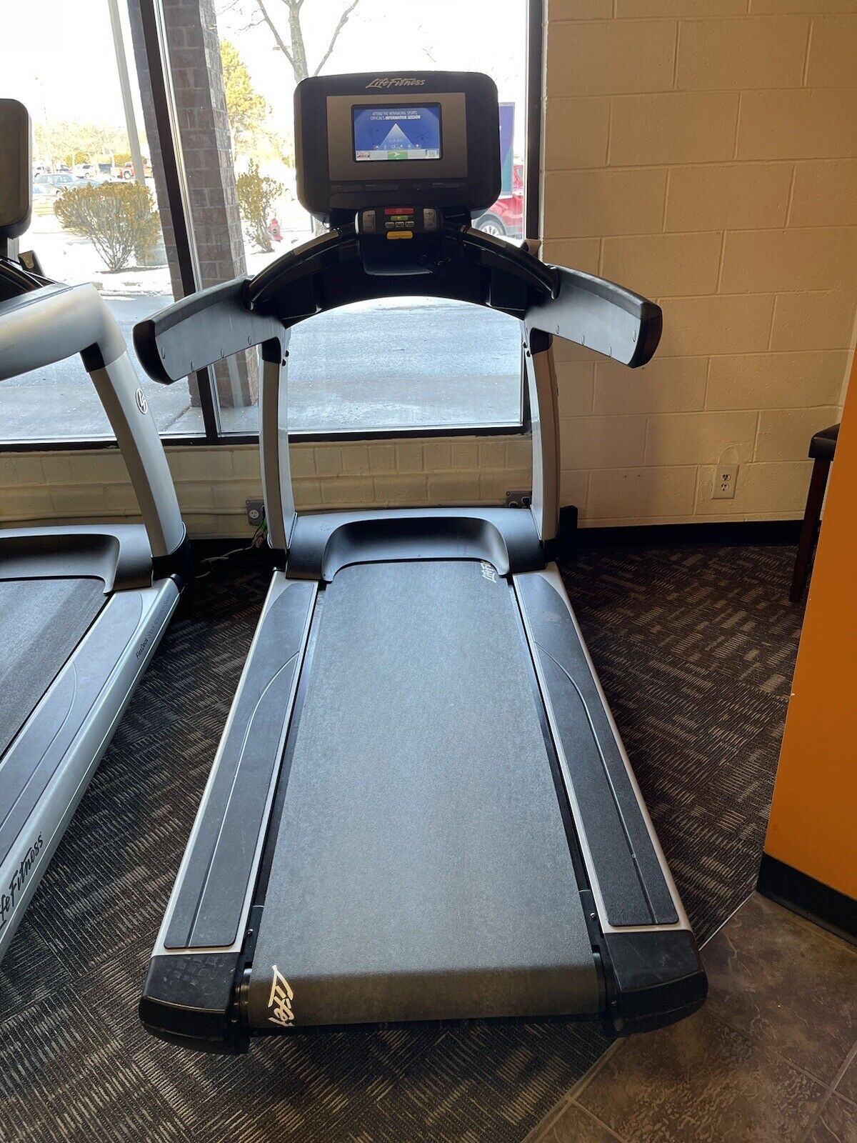Life fitness discover si treadmill hotsell