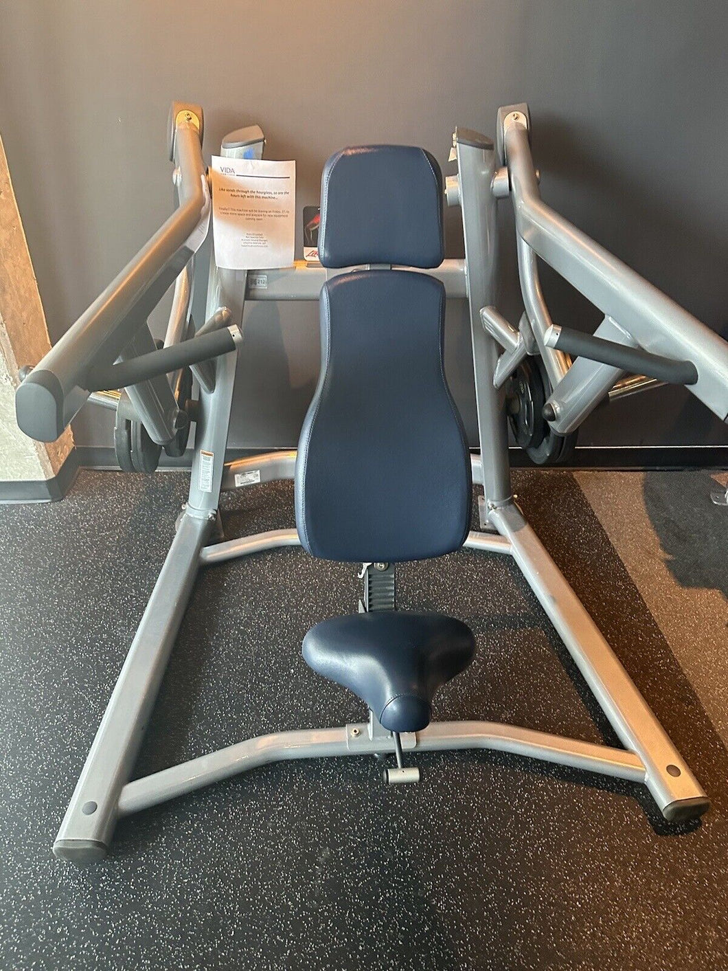 Life Fitness Signature Series Plate-Loaded Iso-Lateral Shoulder Press