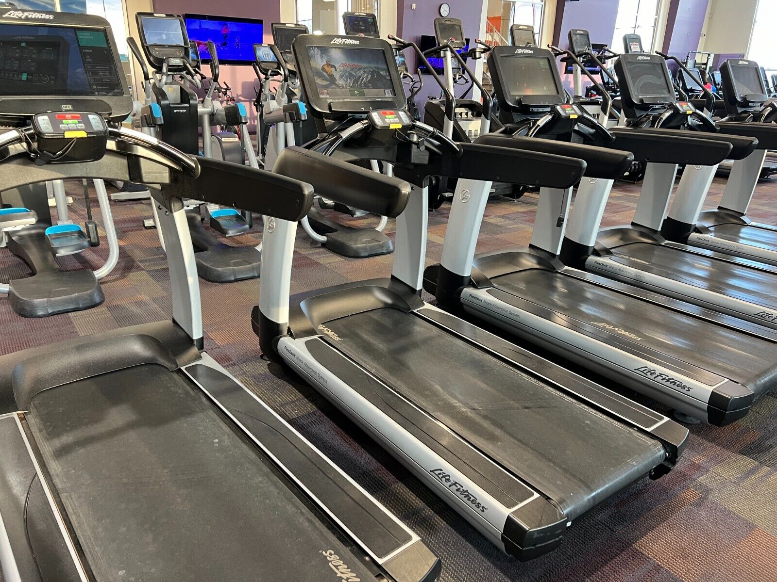 Life fitness gym treadmill hotsell